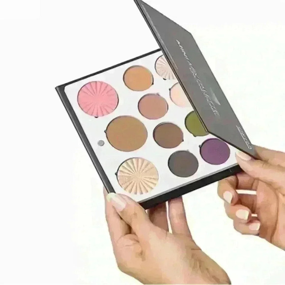 OFRA COSMETICS
Mini Mix Face Palette in Unconditional - Picture 2 of 9